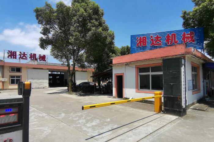 廠區(qū)大門(mén)